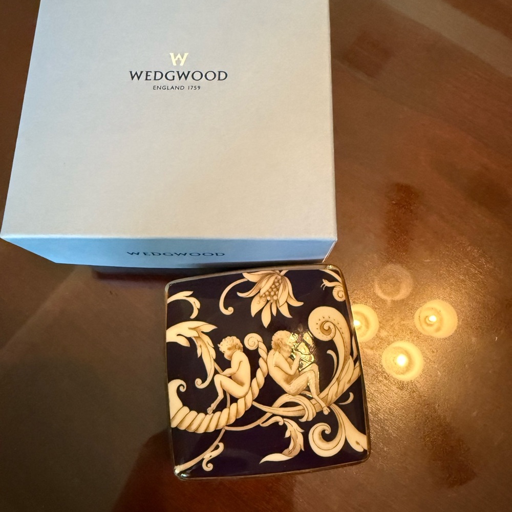 🌺Wedgwood Cornucopia Square Dish in White🌺.